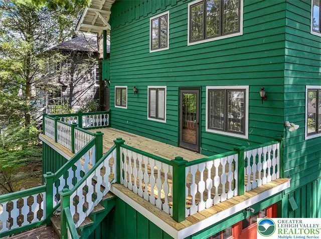 $500,000 | 119 Falls Drive, Cresco, PA 18326