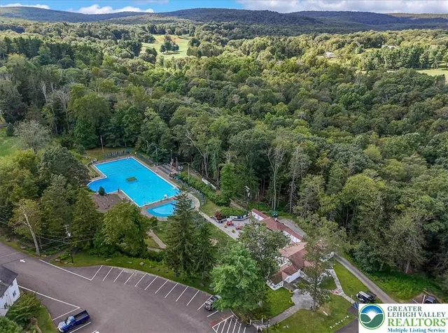 $500,000 | 119 Falls Drive, Cresco, PA 18326