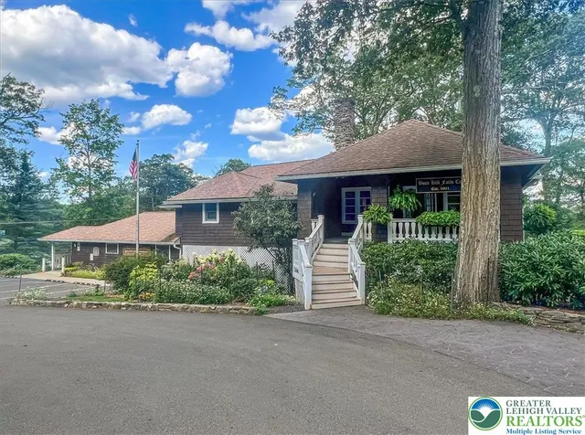 $500,000 | 119 Falls Drive, Cresco, PA 18326