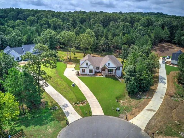 $695,000 | 25 Stratford Way, Kingston, GA 30145
