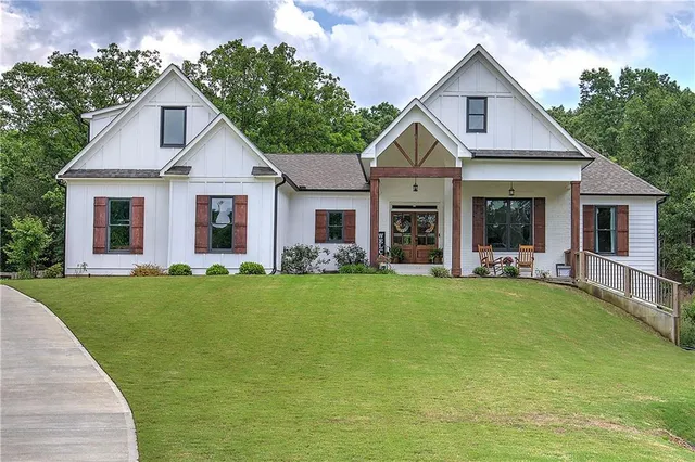 $695,000 | 25 Stratford Way, Kingston, GA 30145
