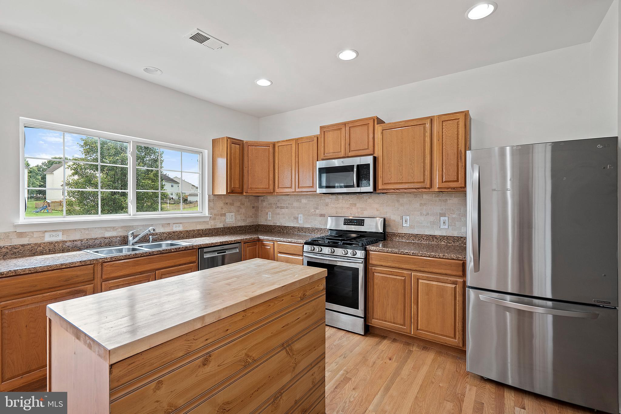 632 Kings Grant Road Culpeper, VA 22701 - Photo 5 of 46 Kitchen w/ island