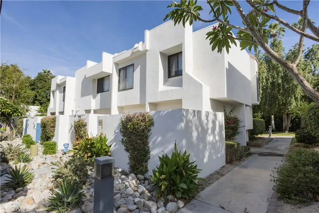 $320,000 | 48902 Desert Flower Drive, Palm Desert, CA 92260