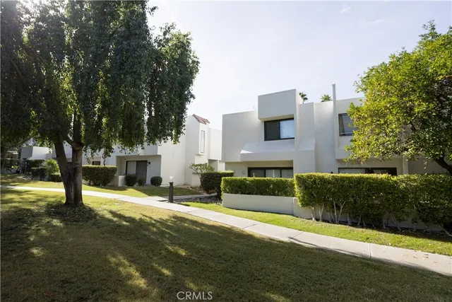 $320,000 | 48902 Desert Flower Drive, Palm Desert, CA 92260