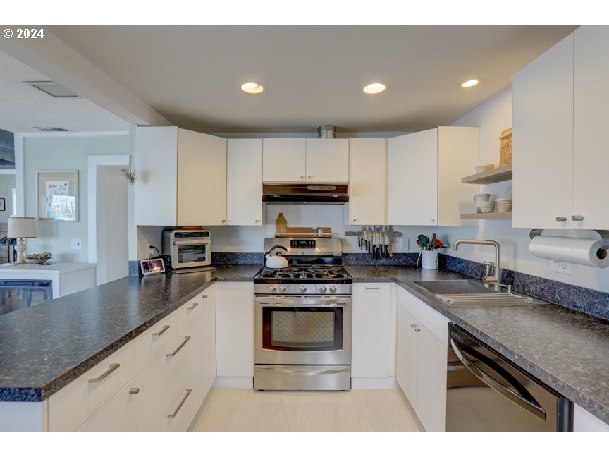173 Northeast Bridgeton Road, Unit 20 Portland, OR 97211 - Photo 12 of 20 Gallery Image 12