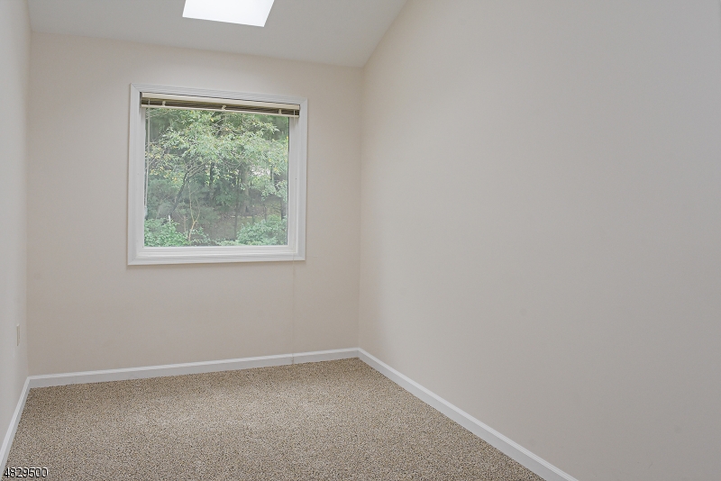 149 Patriots Road Morris Plains, NJ 07950 - Photo 12 of 19