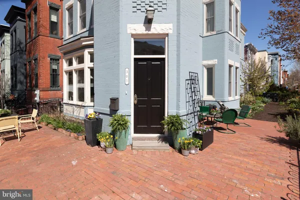 $1,324,900 | 301 7th Street Northeast, Washington, DC 20002