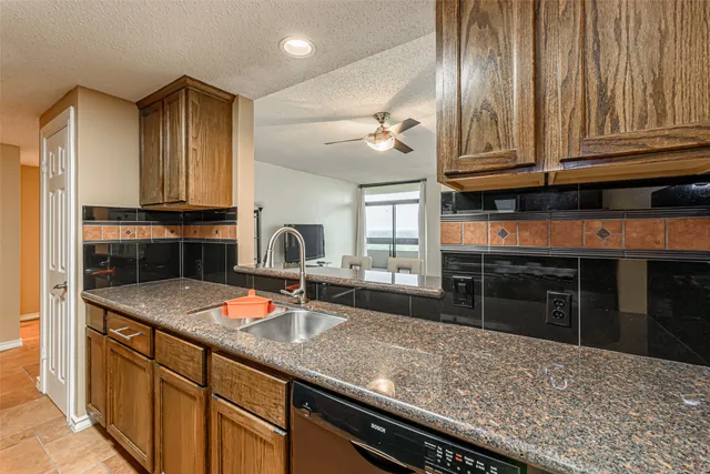 $1,800 | 14655 Champion Forest Drive, Unit 1501, Houston, TX 77069