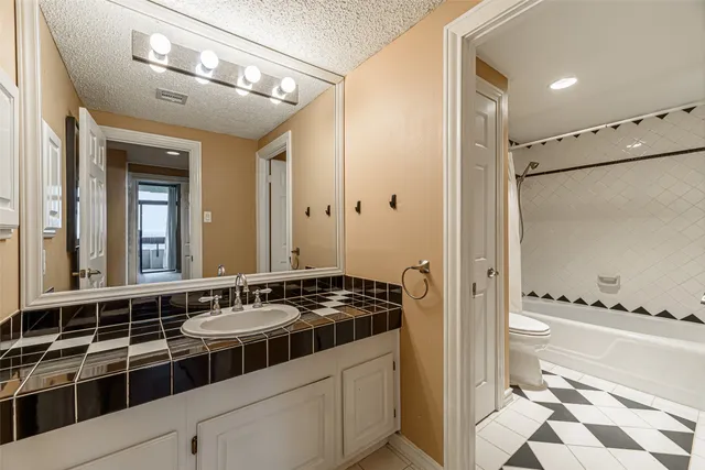 $1,800 | 14655 Champion Forest Drive, Unit 1501, Houston, TX 77069