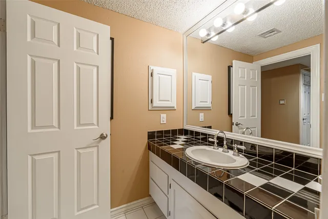 $1,800 | 14655 Champion Forest Drive, Unit 1501, Houston, TX 77069