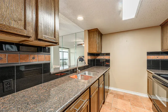 $1,800 | 14655 Champion Forest Drive, Unit 1501, Houston, TX 77069