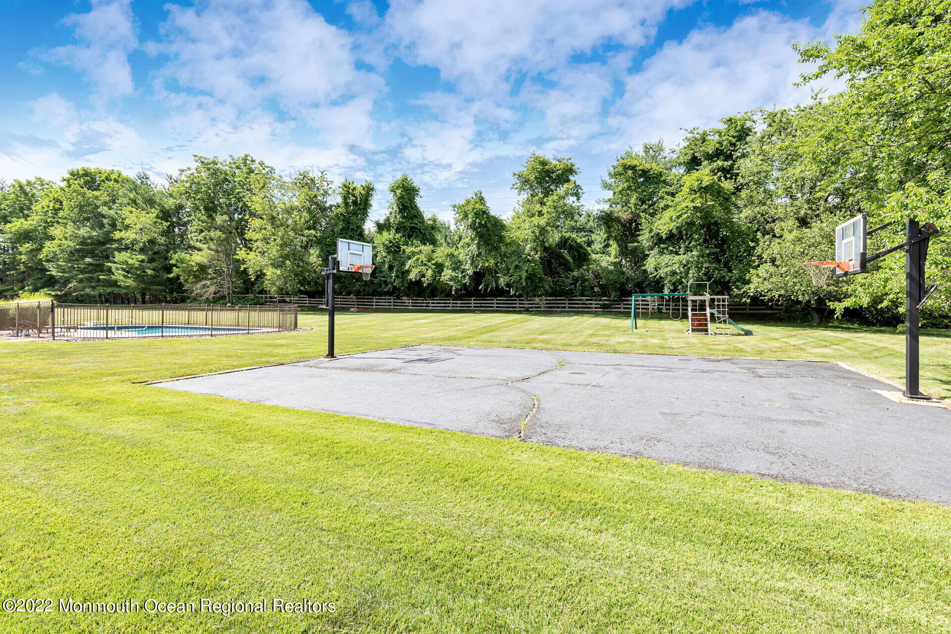 11 Riverside Lane Holmdel, NJ 07733 - Photo 37 of 50 046-1920x1280-photo