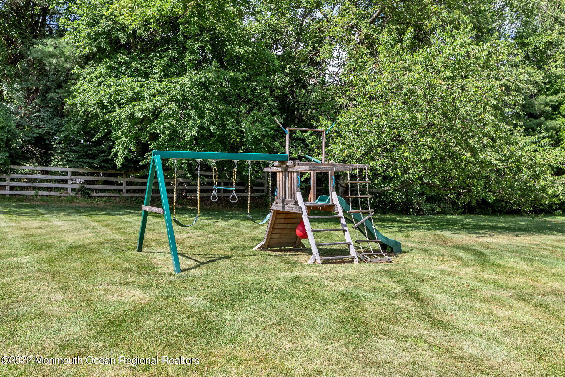 11 Riverside Lane Holmdel, NJ 07733 - Photo 38 of 50 049-1920x1280-photo