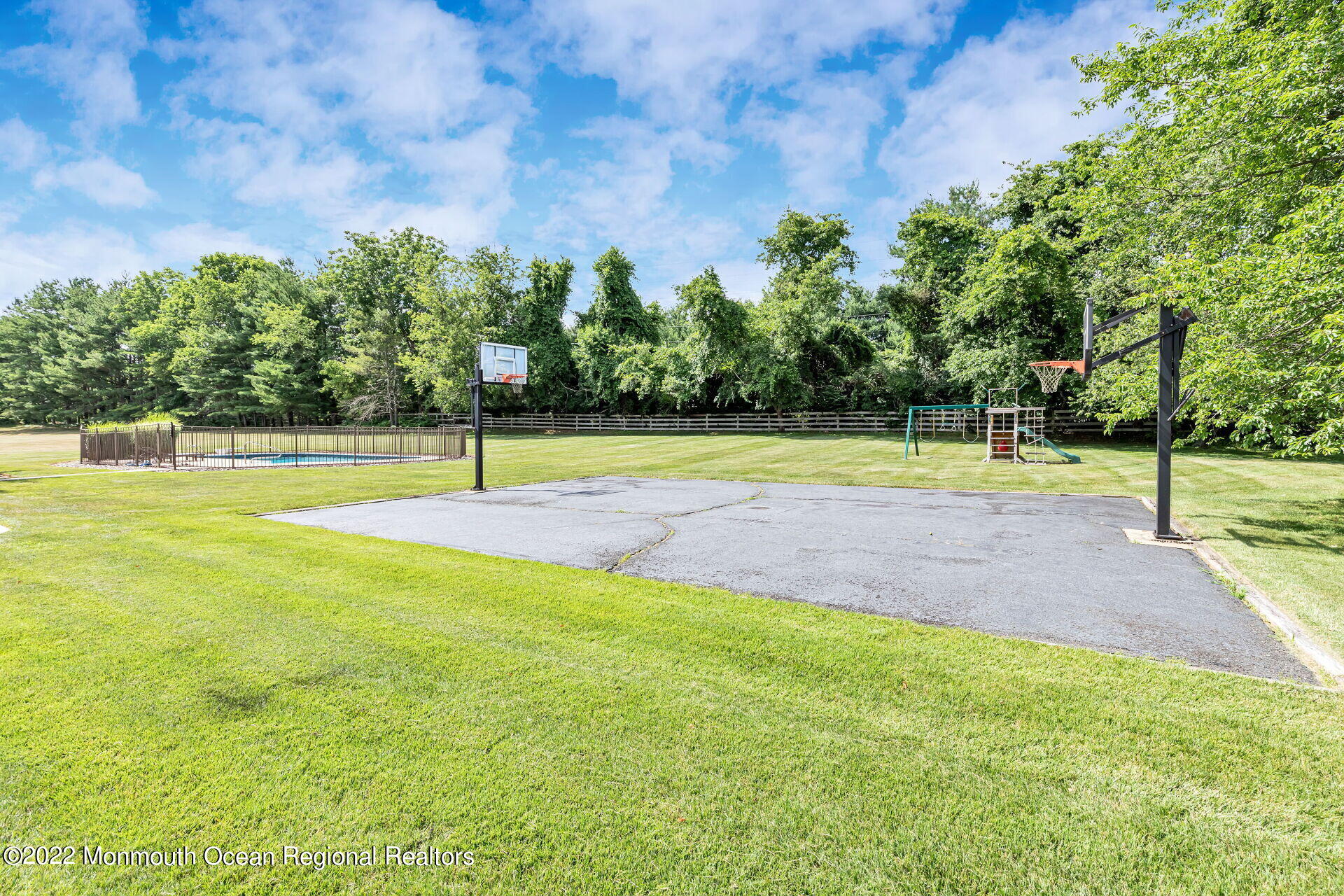 11 Riverside Lane Holmdel, NJ 07733 - Photo 40 of 50 047-1920x1280-photo