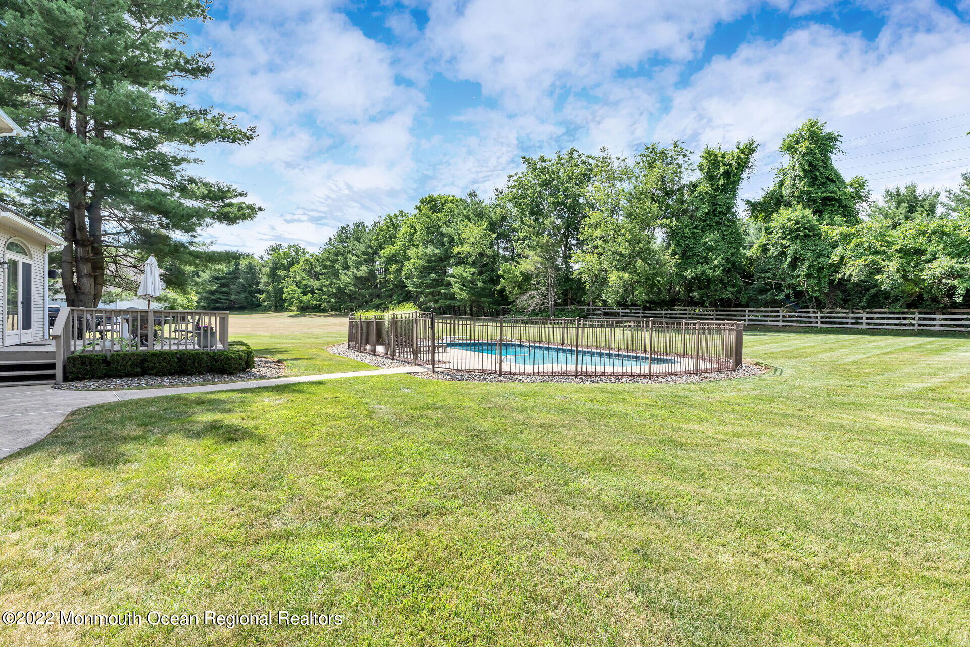 11 Riverside Lane Holmdel, NJ 07733 - Photo 42 of 50 051-1920x1280-photo