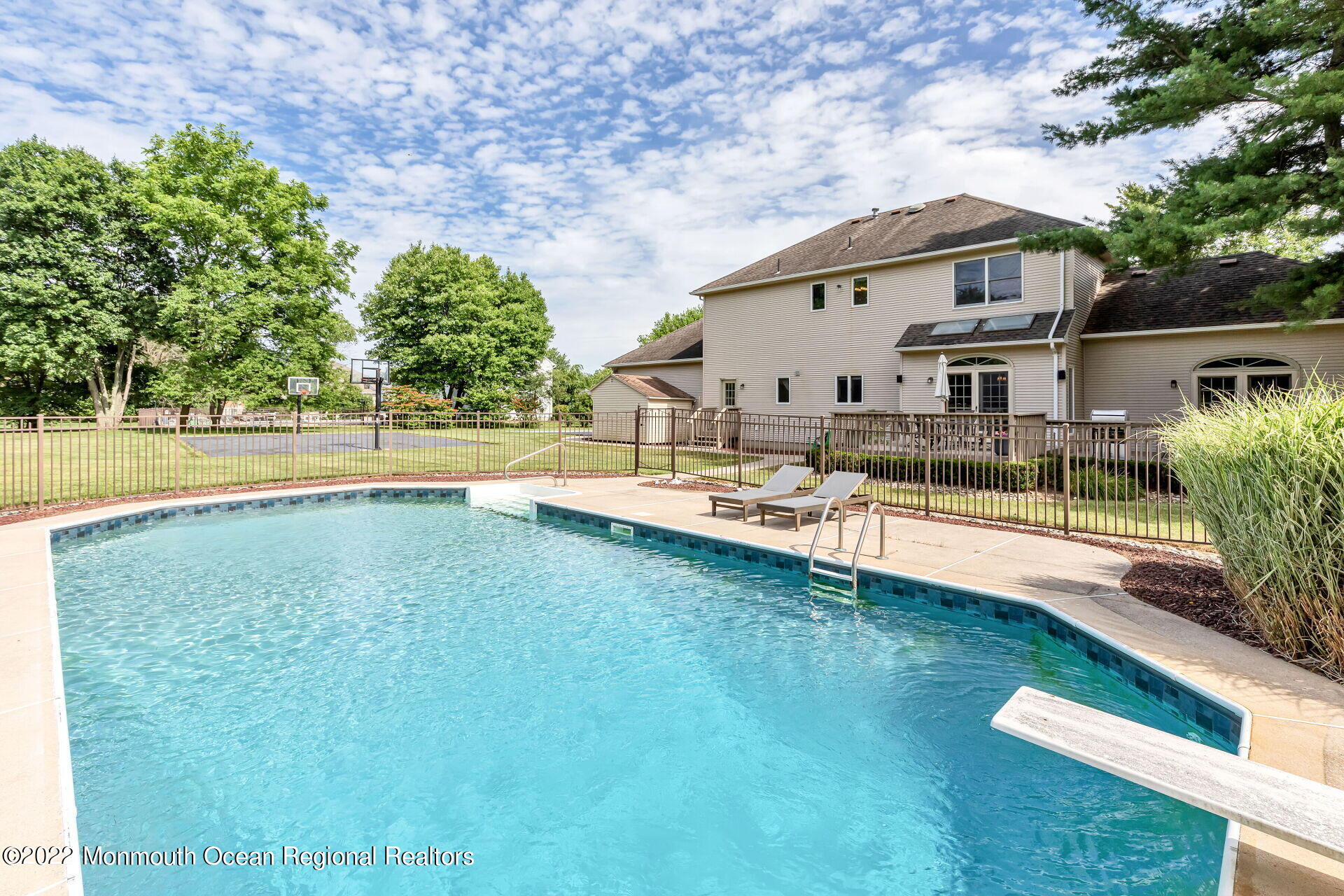 11 Riverside Lane Holmdel, NJ 07733 - Photo 44 of 50 055-1920x1280-photo