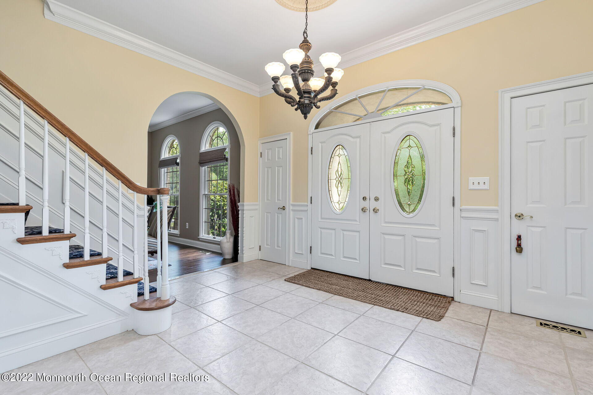 11 Riverside Lane Holmdel, NJ 07733 - Photo 4 of 50 002-1920x1280-photo