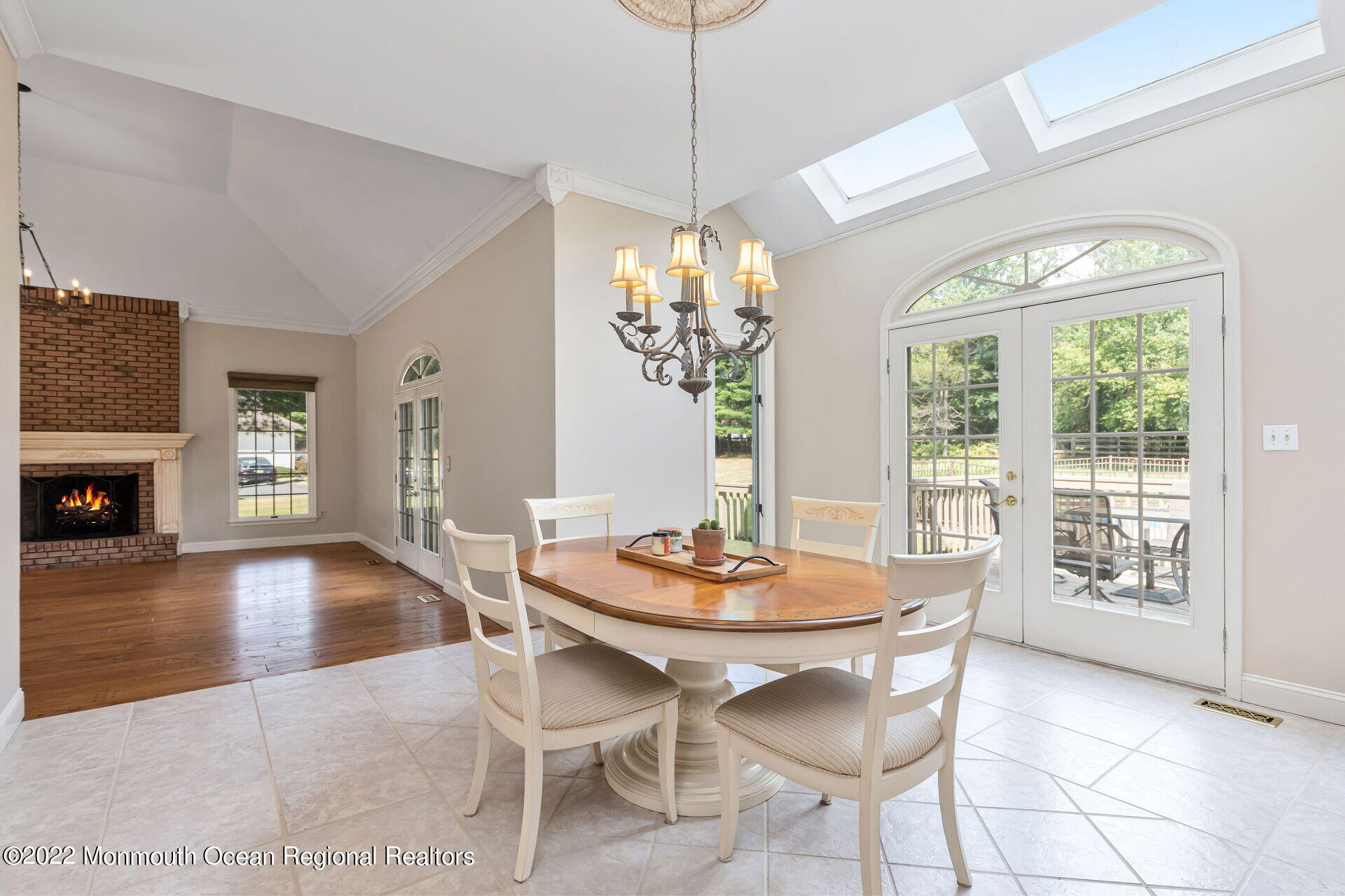 11 Riverside Lane Holmdel, NJ 07733 - Photo 5 of 50 067-1920x1280-photo