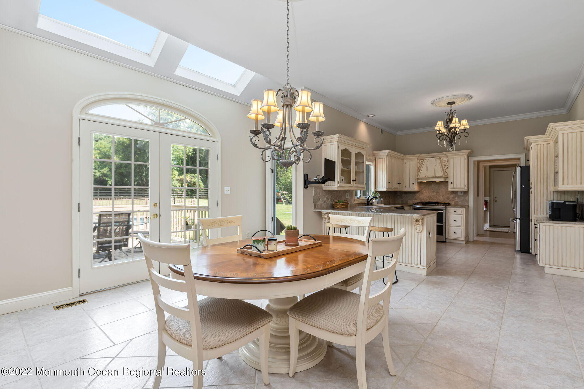 11 Riverside Lane Holmdel, NJ 07733 - Photo 6 of 50 066-1920x1280-photo