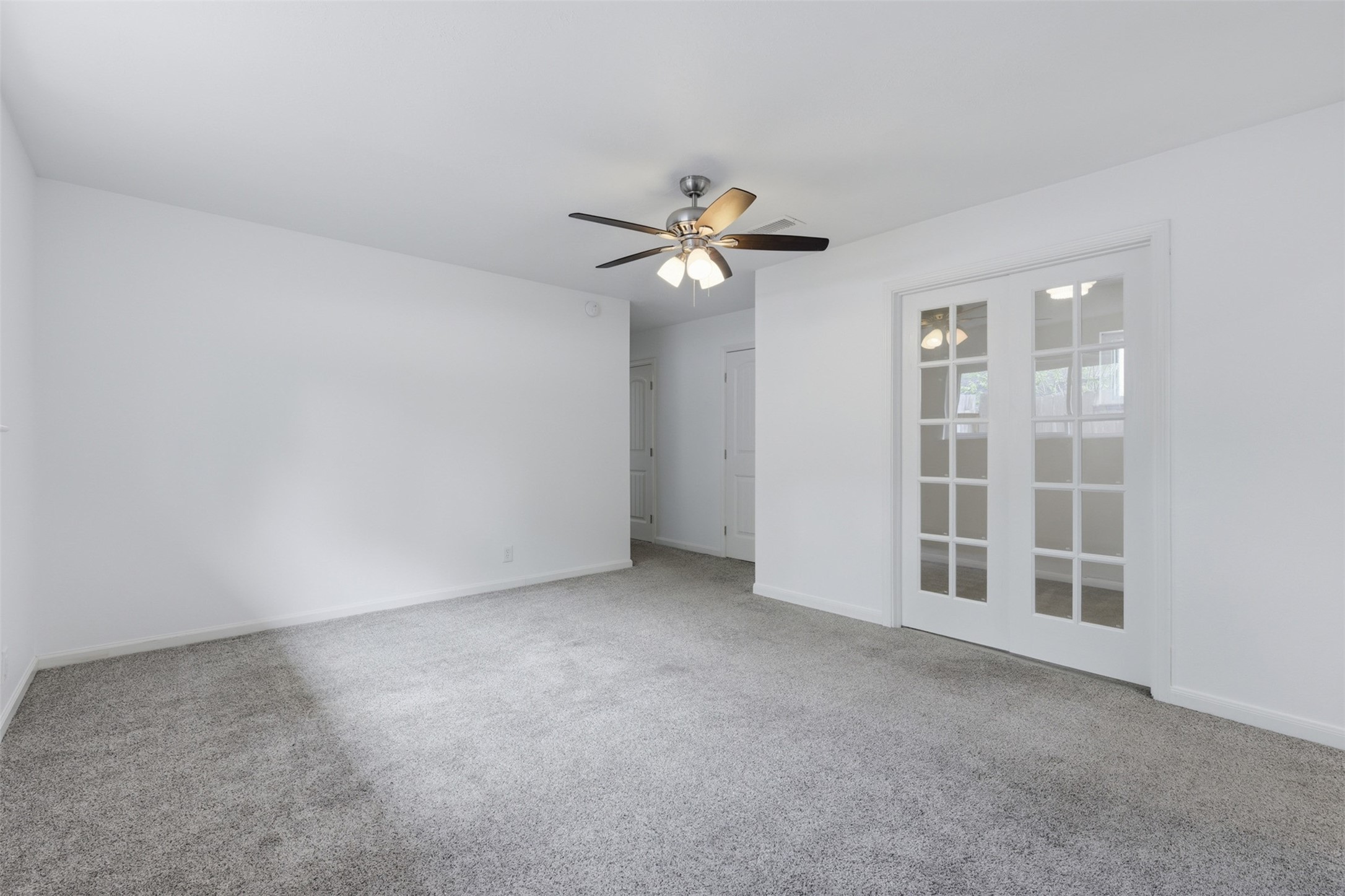 24714 Hunters Hollow Drive Spring, TX 77380 - Photo 21 of 39 an empty room with a ceiling fan and a window