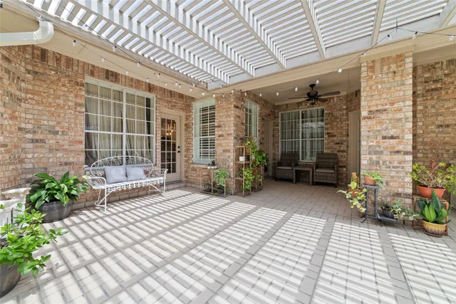 a view of a house with backyard and a garden
