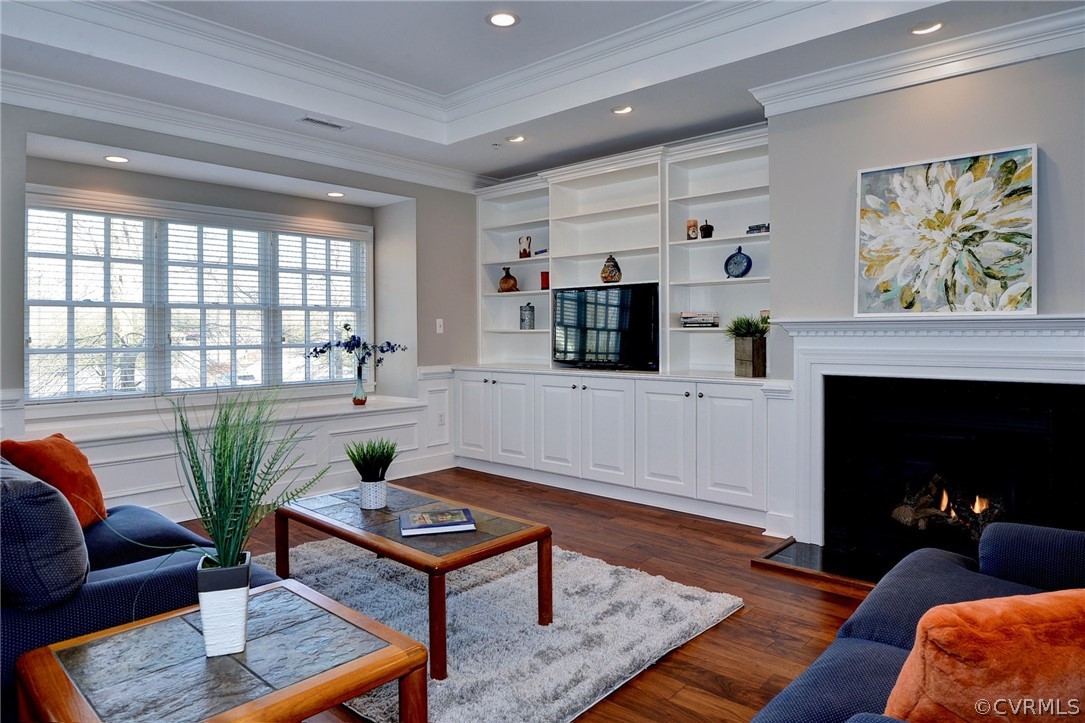 1103 Eaglescliffe Williamsburg, VA 23188 - Photo 2 of 50 a living room with furniture and a fireplace