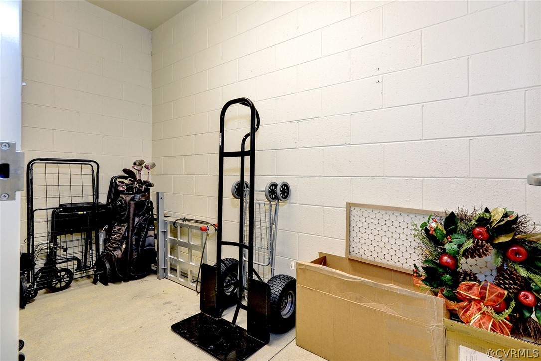 1103 Eaglescliffe Williamsburg, VA 23188 - Photo 34 of 50 a room with furniture and flowers