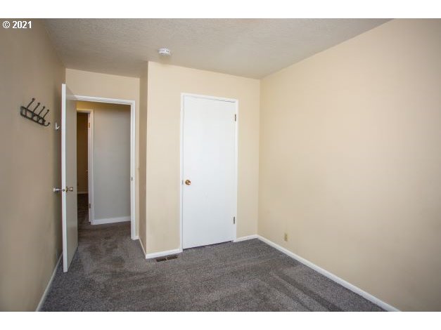 8325 Southwest Terwilliger Boulevard Portland, OR 97219 - Photo 13 of 30