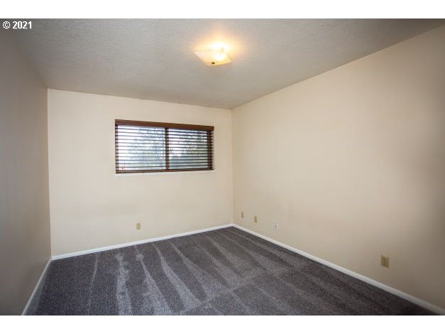 8325 Southwest Terwilliger Boulevard Portland, OR 97219 - Photo 14 of 30 a view of an empty room with a window