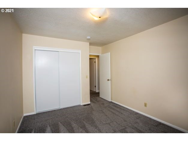 8325 Southwest Terwilliger Boulevard Portland, OR 97219 - Photo 15 of 30