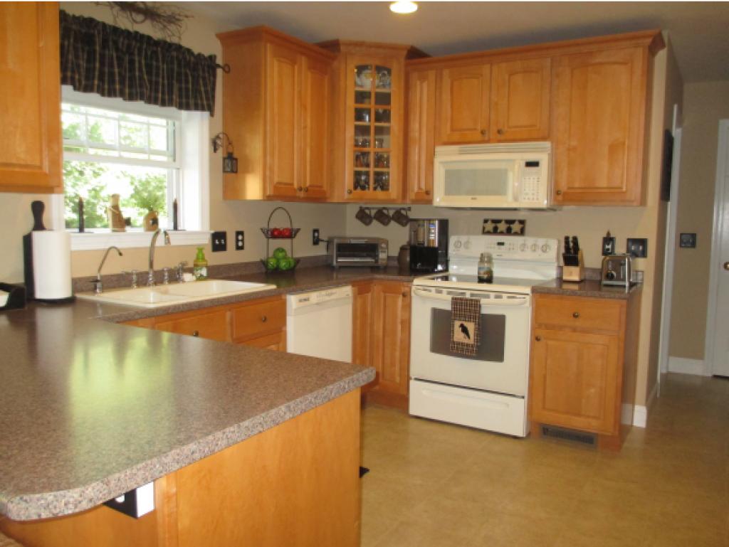 32 Popple Road New Boston, NH 03070 - Photo 3 of 23