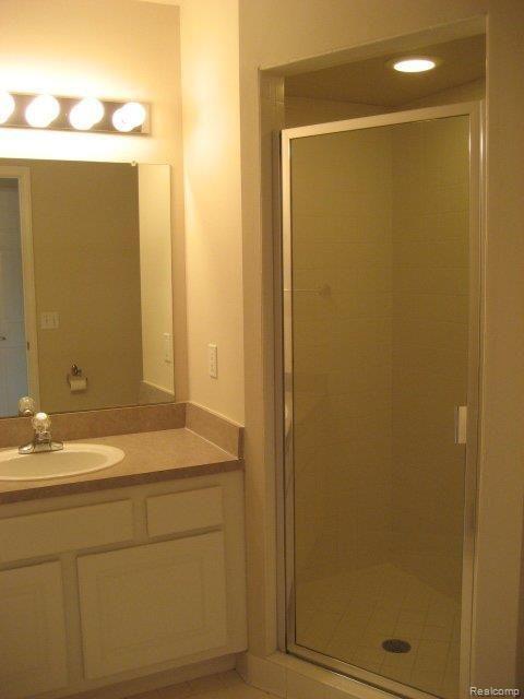 8083 Huntington Ridge Court, Unit 18 Washington, MI 48094 - Photo 18 of 25 Master_Bath.jpg
