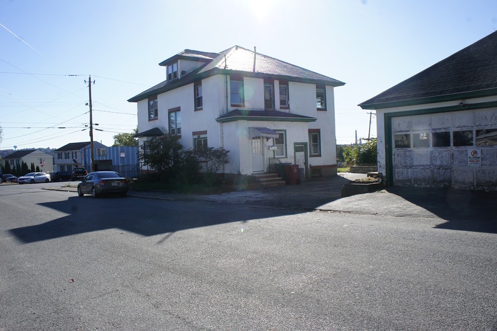 430 Riverside Street Lowell, MA 01854 - Photo 3 of 26 Gallery Image 3