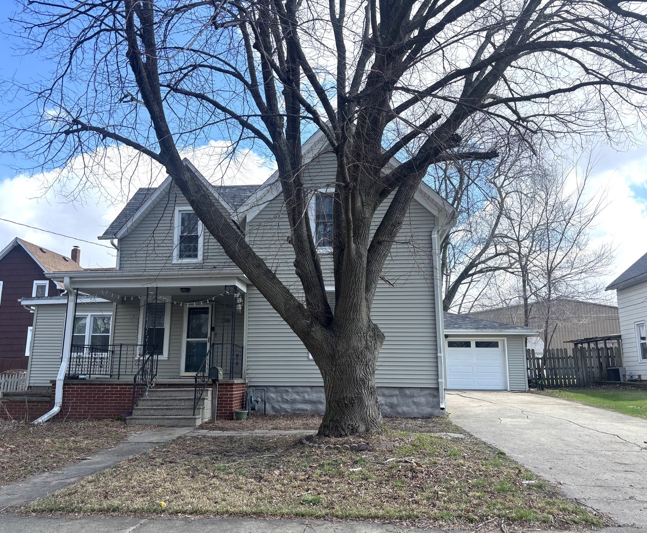 308 South 8th Street DeKalb, IL 60115 - Photo 2 of 27