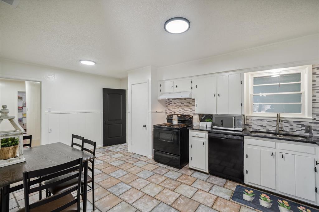 1460 Forrest Drive Canton, TX 75103 - Photo 10 of 36 a kitchen with stainless steel appliances granite countertop a stove a sink a refrigerator and a refrigerator