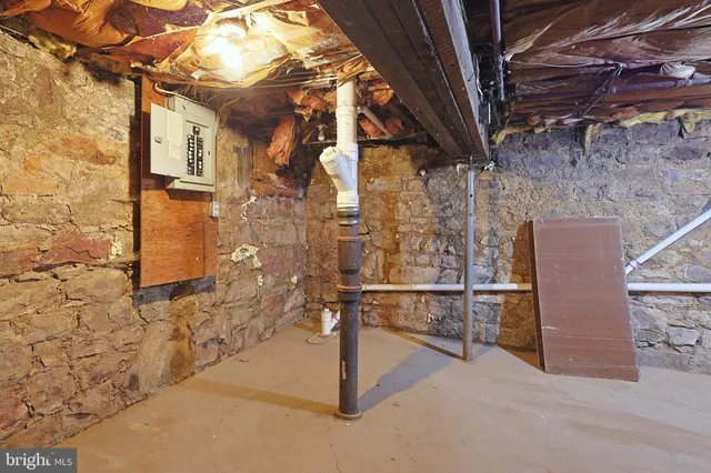 $195,000 | 410 Fayette Street, Cumberland, MD 21502