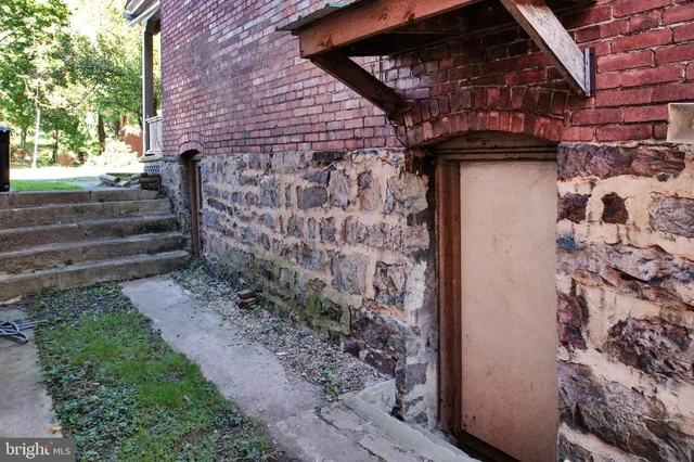 $195,000 | 410 Fayette Street, Cumberland, MD 21502