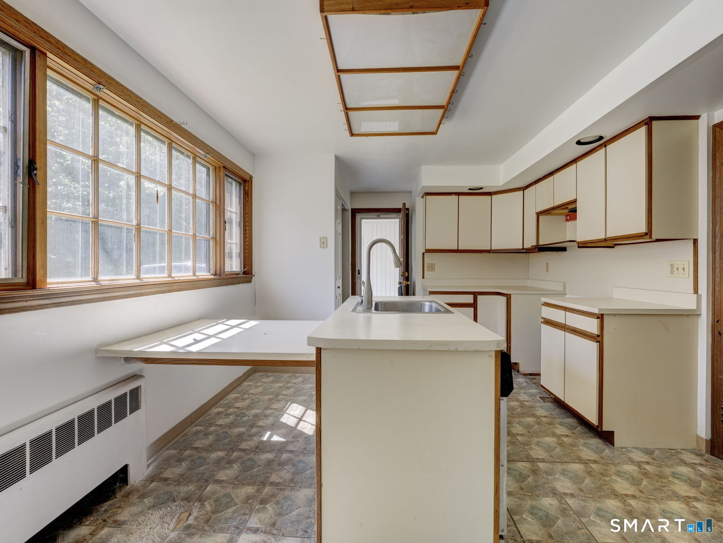 176 Stearns Street Bristol, CT 06010 - Photo 10 of 38