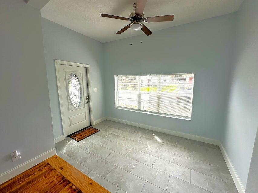 139 Alma Court Fort Pierce, FL 34950 - Photo 4 of 19 20260529030858987569000000-o