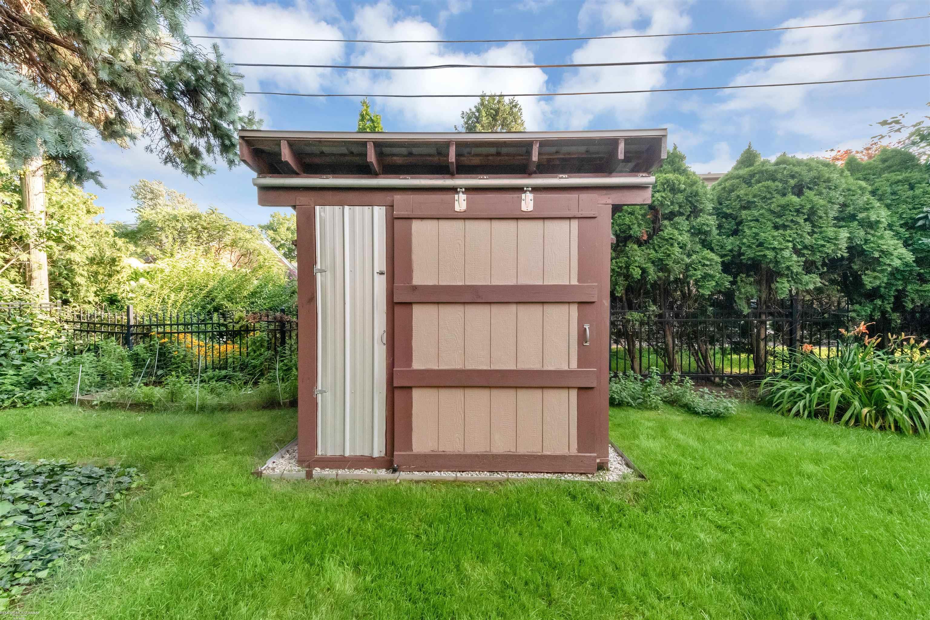 31 North Duval Road Grosse Pointe, MI 48236 - Photo 50 of 55 50118441-49.JPG