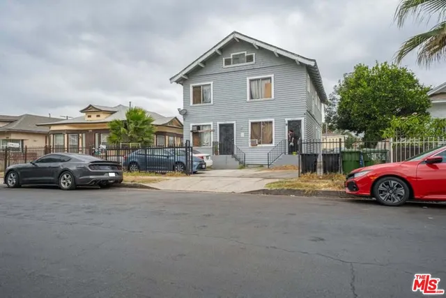 a car parked in front of a white house