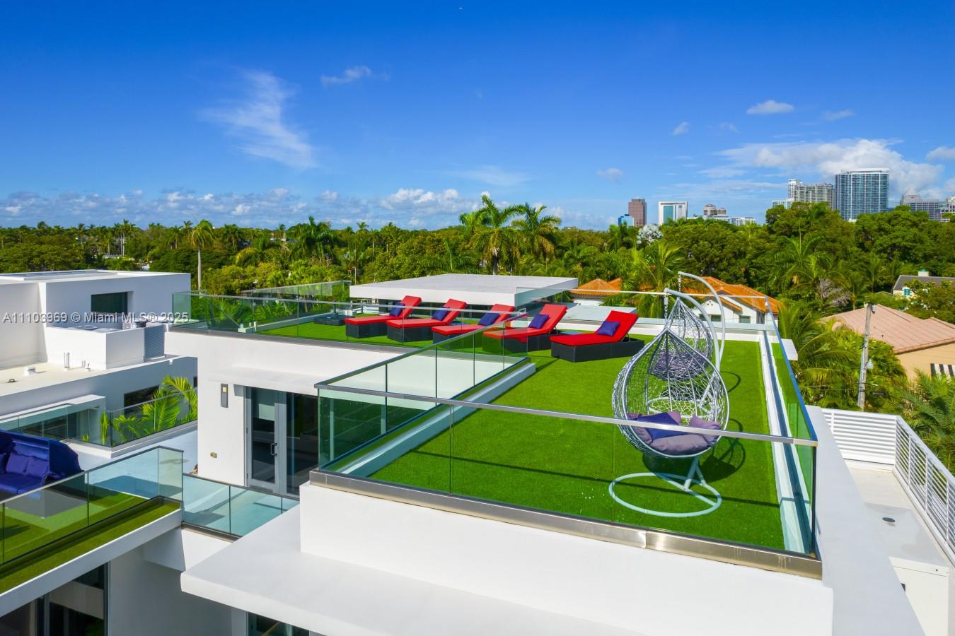 440 Mola Avenue Fort Lauderdale, FL 33301 - Photo 27 of 66 a view of an outdoor space