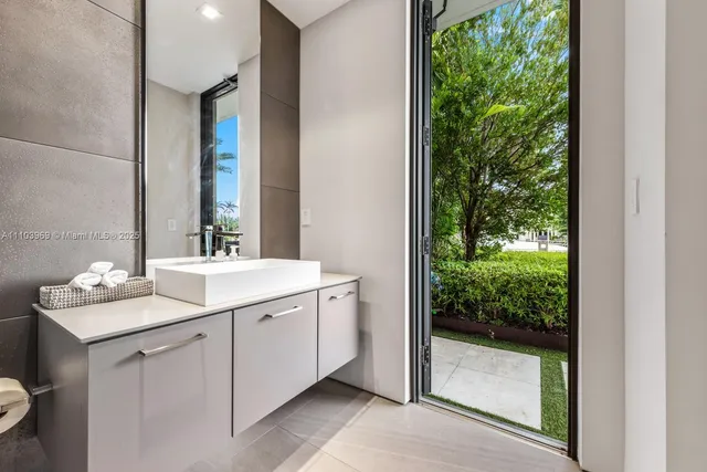 $65,000 | 440 Mola Avenue, Fort Lauderdale, FL 33301