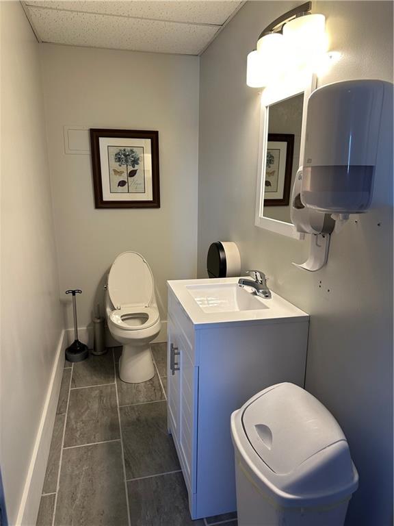 600 County Road 531, Unit 206 Centre, AL 35960 - Photo 23 of 36 a bathroom with a toilet sink and mirror