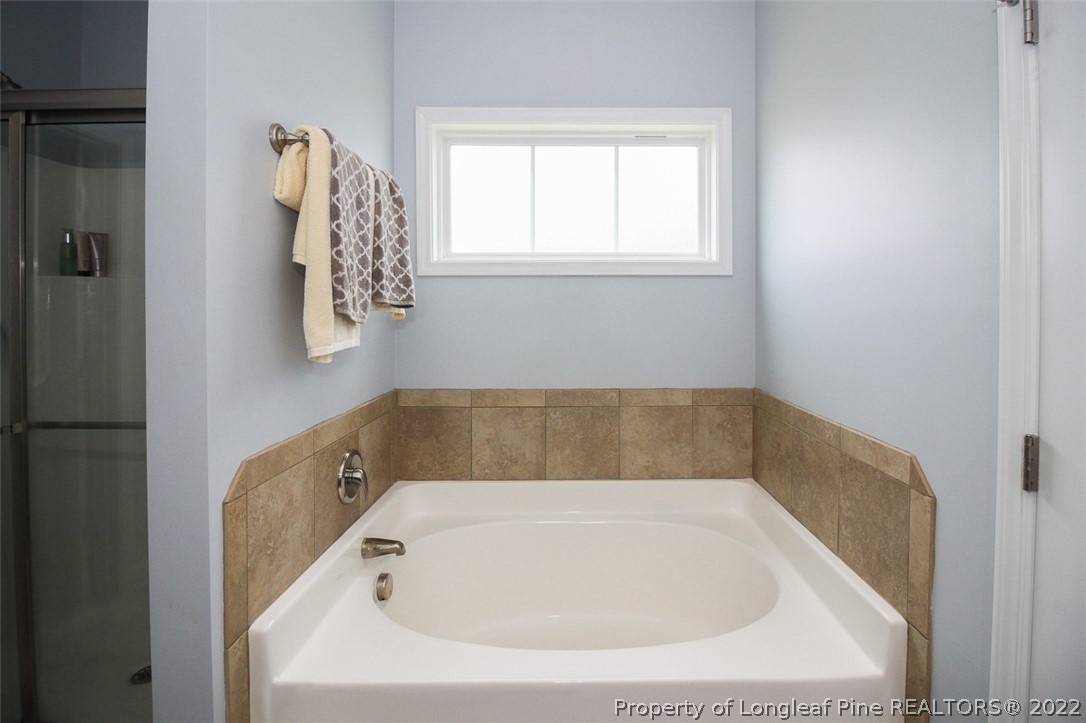 3549 Thrower Road Hope Mills, NC 28348 - Photo 20 of 38 a bathroom with a bathtub