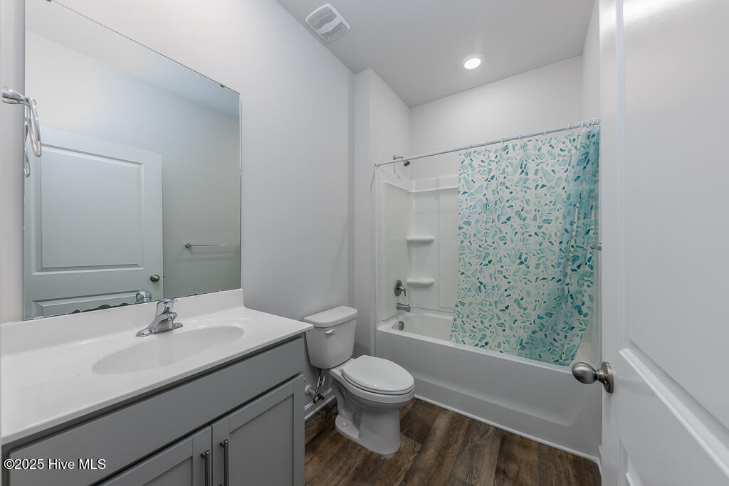 419 Frida Road New Bern, NC 28560 - Photo 14 of 31 Hall Bathroom