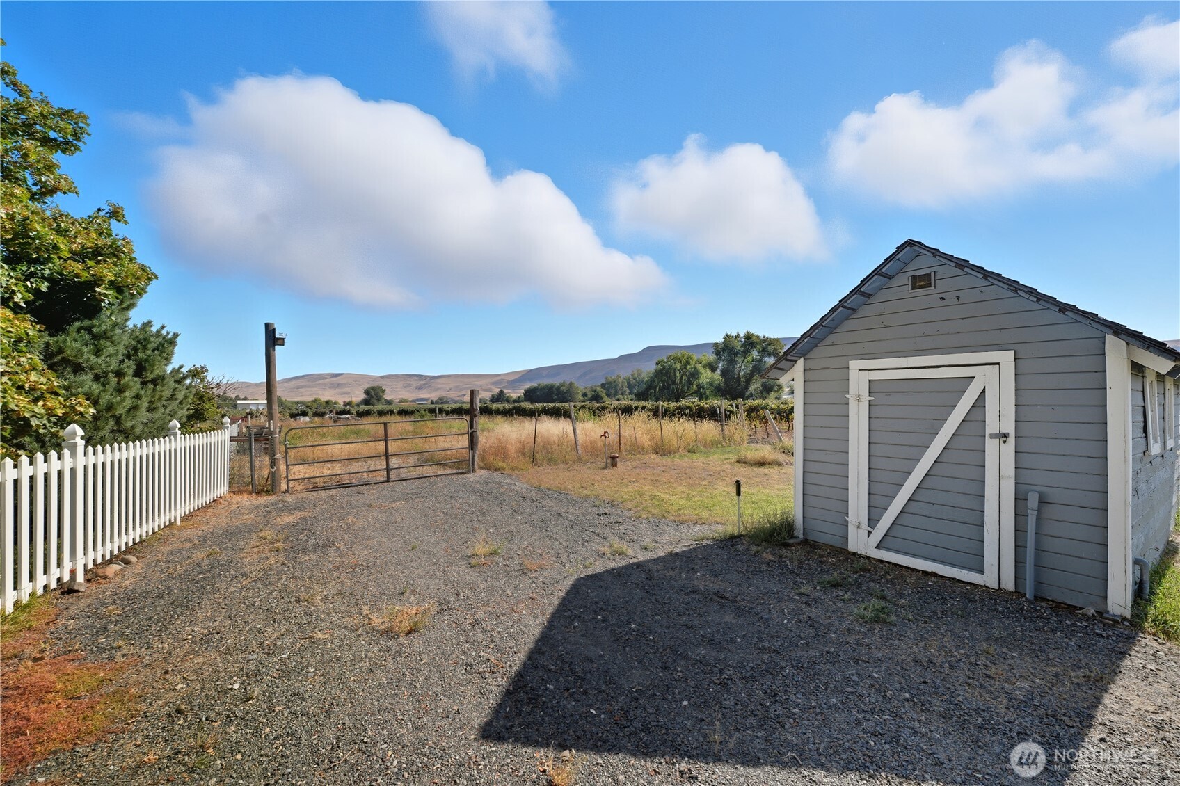 10901 North Pioneer Road Prosser, WA 99350 - Photo 13 of 35 Gallery Image 13