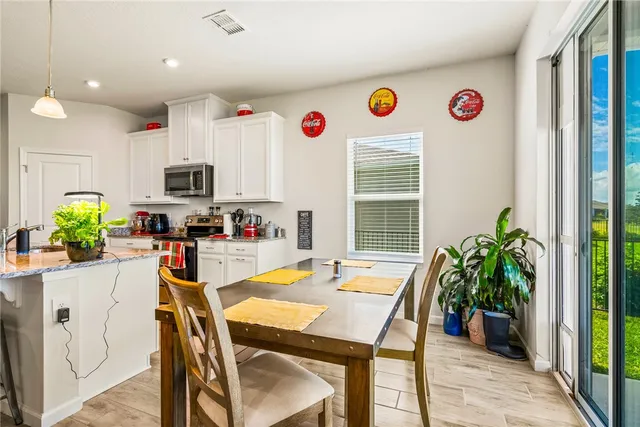 $2,700 | 4202 Keeson Circle, Vero Beach, FL 32967