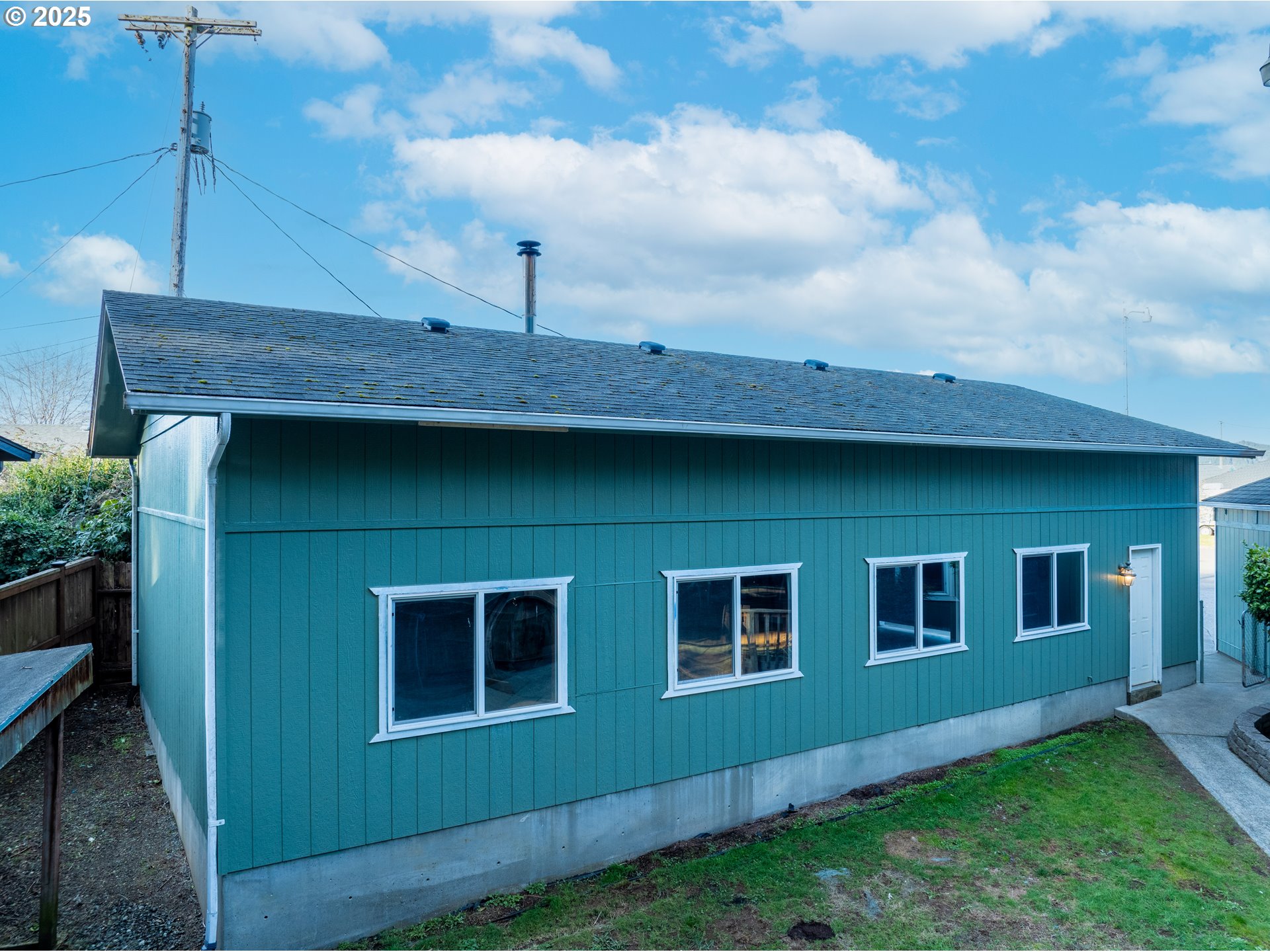 698 East Alder Place Reedsport, OR 97467 - Photo 33 of 39 Drone View/UAV