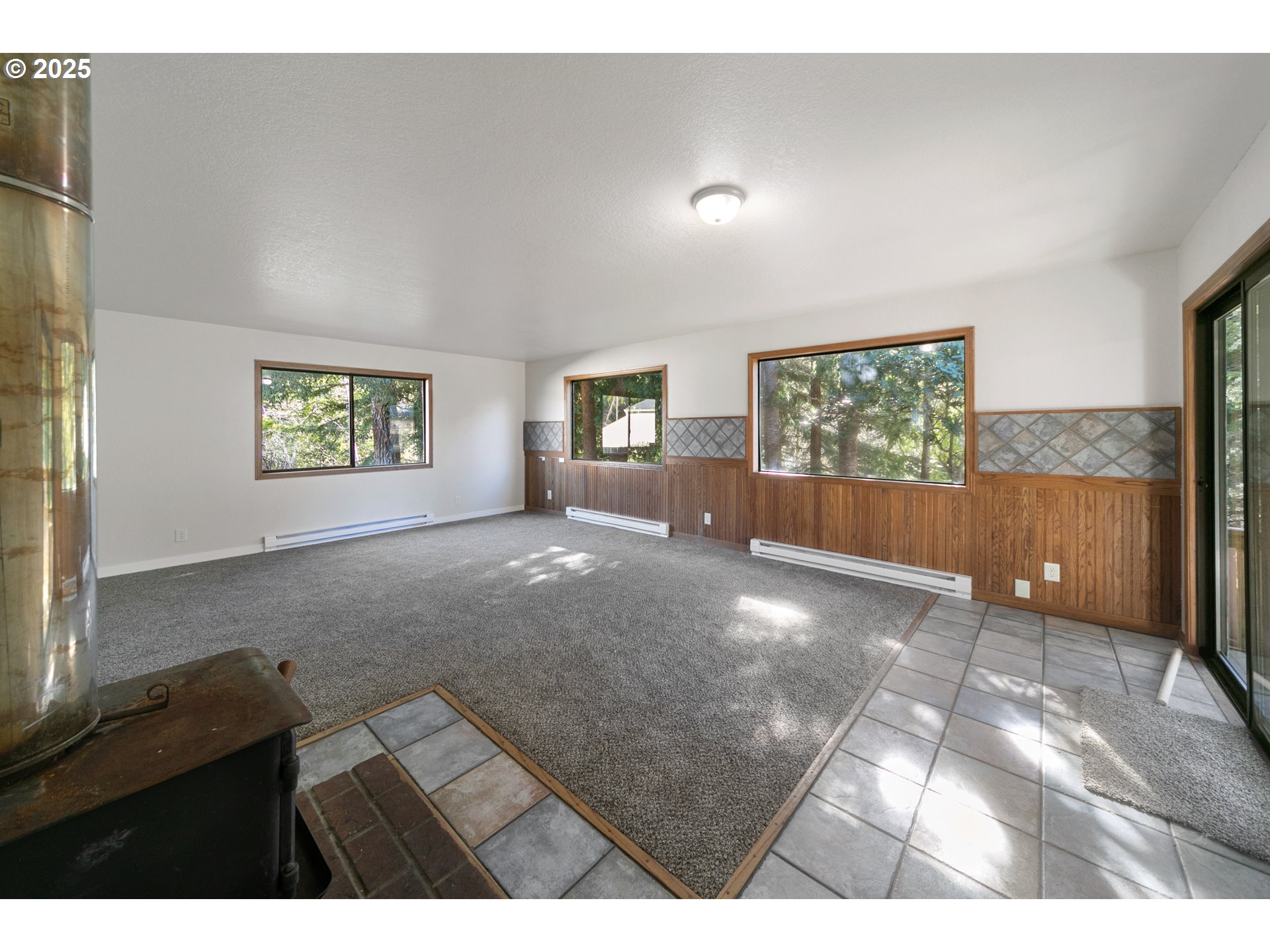 698 East Alder Place Reedsport, OR 97467 - Photo 5 of 39 Family Room